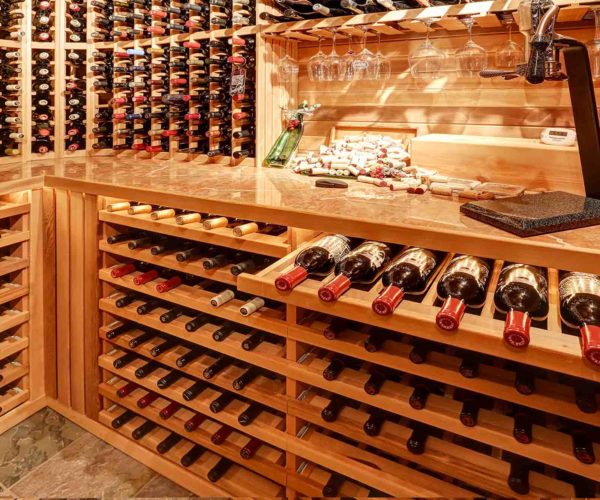 Présentation de la collection de vin du restaurant La Table de Trois situé à Bordeaux