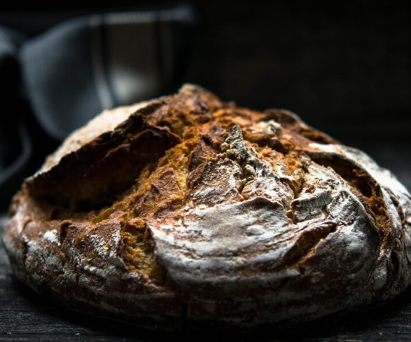 Produit boulangerie pain artisanal proposé aux tables du restaurant La Table de Trois à Bordeaux.