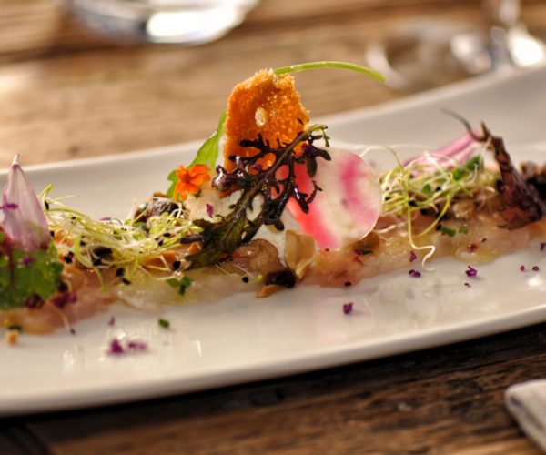 Plat gastronomique du restaurant La Table de Trois à Bordeaux