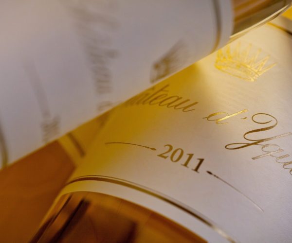 Vin Blanc Château Yquem de 2011 figure sur la carte de vin du restaurant La Table de Trois à Bordeaux